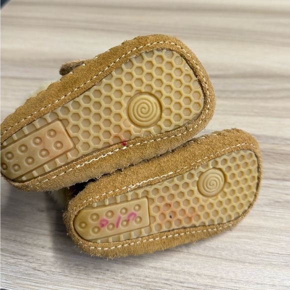 Toddler Fur Lined Suede Leather Moccasins With rubber Sole - Picture 5 of 6